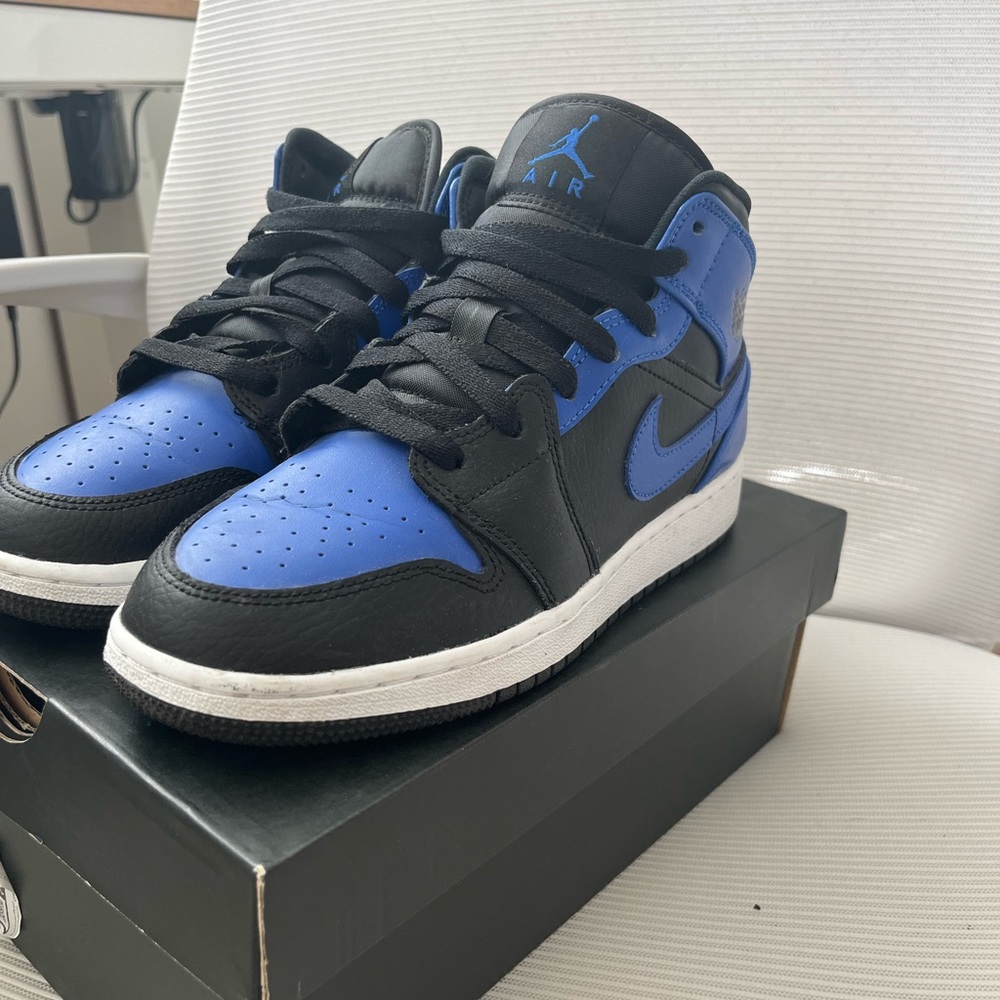 Jordan 1 Mid Hyper Royal